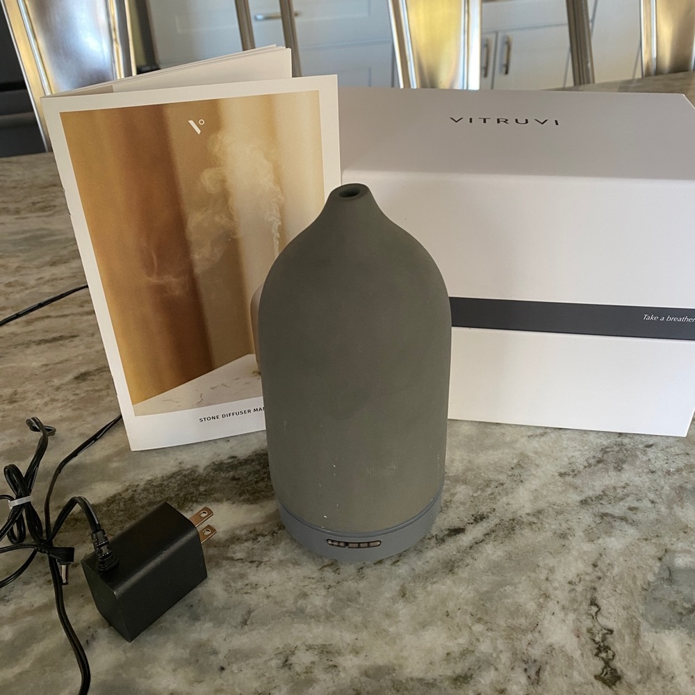 Vitruvi Oil Diffuser in Charcoal. Works perfectly.